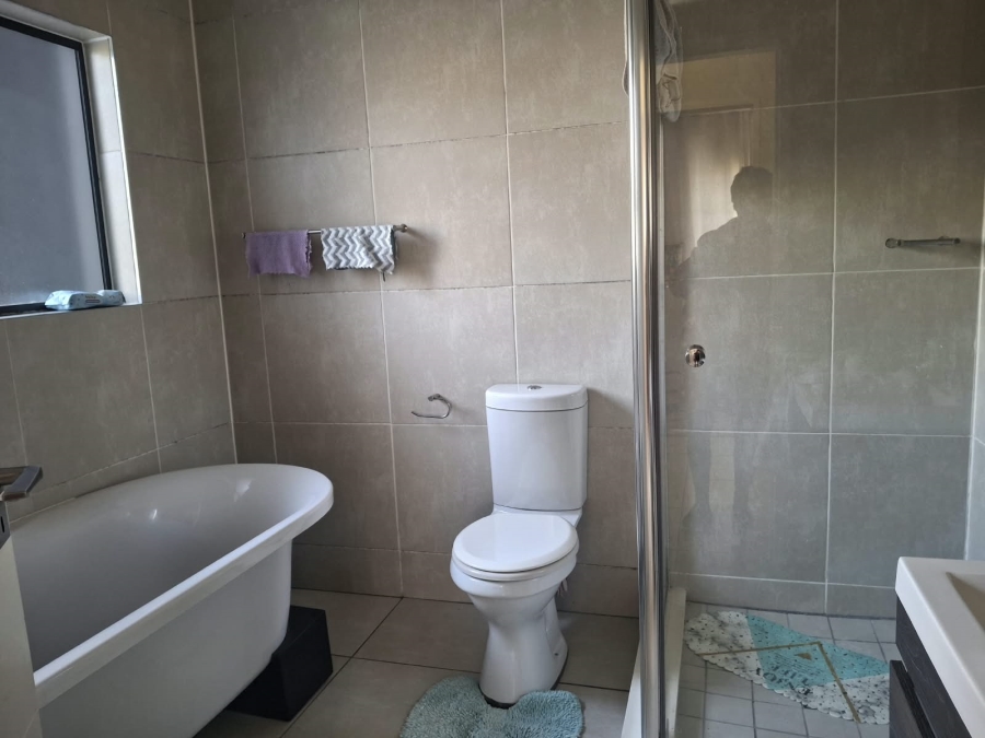 To Let 3 Bedroom Property for Rent in Modderfontein Gauteng