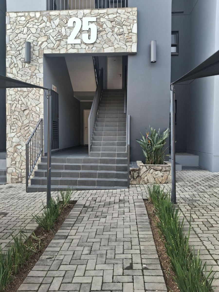 To Let 3 Bedroom Property for Rent in Modderfontein Gauteng