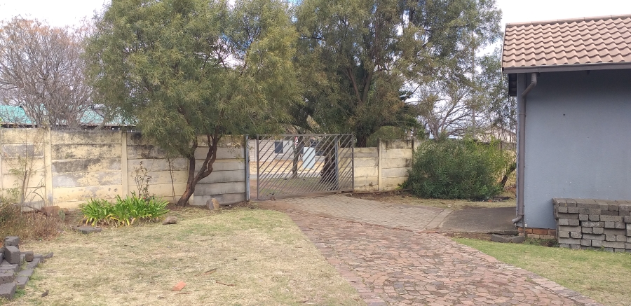 5 Bedroom Property for Sale in Crystal Park Gauteng
