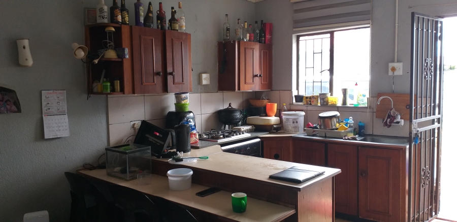 5 Bedroom Property for Sale in Crystal Park Gauteng
