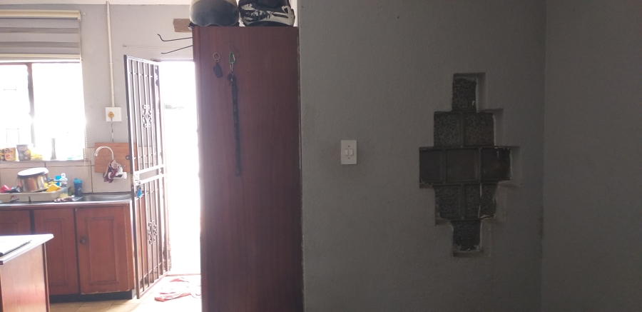 5 Bedroom Property for Sale in Crystal Park Gauteng