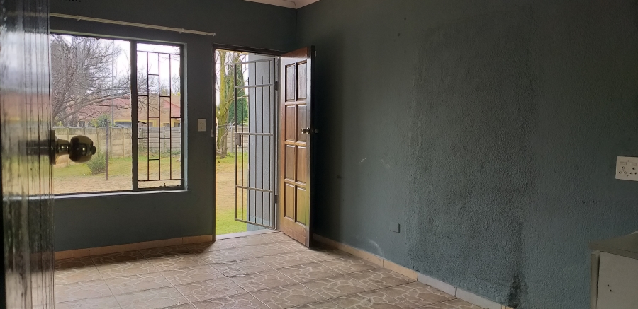 5 Bedroom Property for Sale in Crystal Park Gauteng