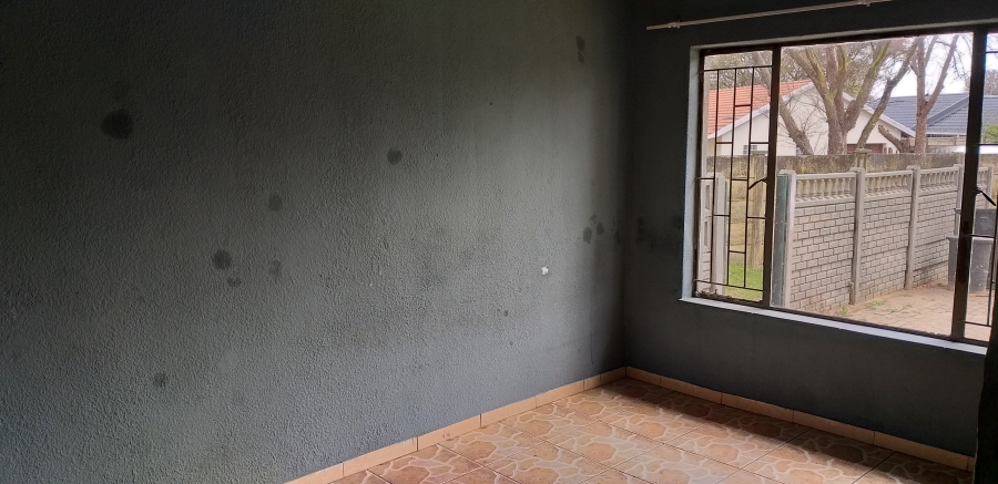 5 Bedroom Property for Sale in Crystal Park Gauteng