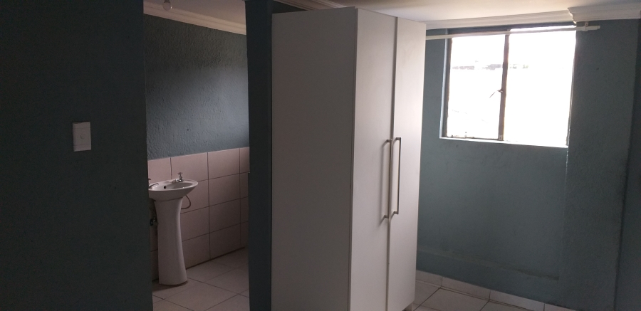 5 Bedroom Property for Sale in Crystal Park Gauteng