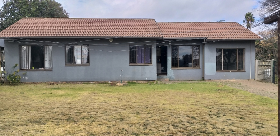 5 Bedroom Property for Sale in Crystal Park Gauteng