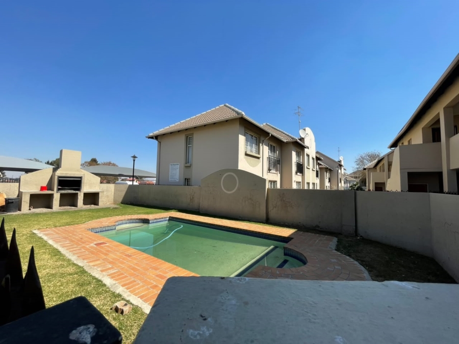 1 Bedroom Property for Sale in Klippoortje Gauteng