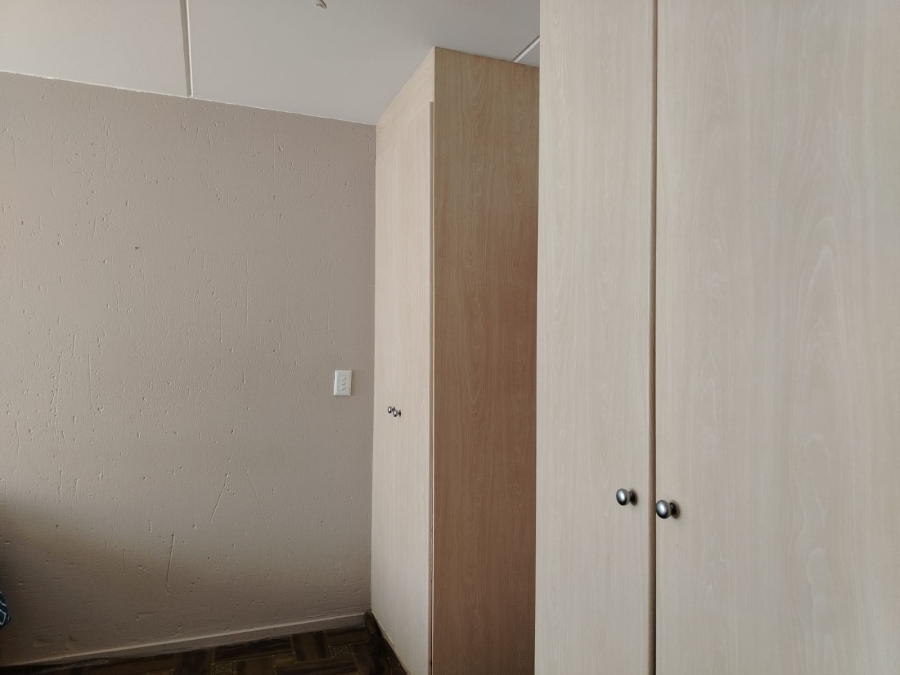 1 Bedroom Property for Sale in Klippoortje Gauteng