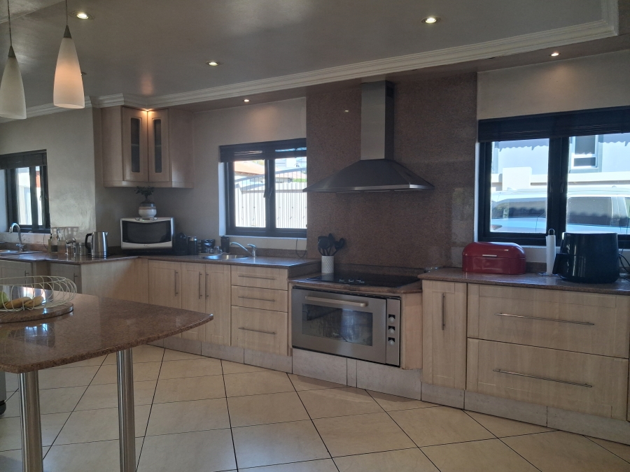 4 Bedroom Property for Sale in Greenstone Hill Gauteng