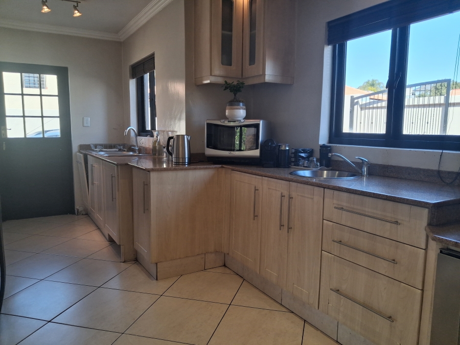 4 Bedroom Property for Sale in Greenstone Hill Gauteng