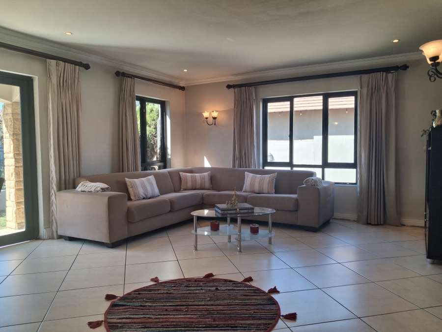 4 Bedroom Property for Sale in Greenstone Hill Gauteng