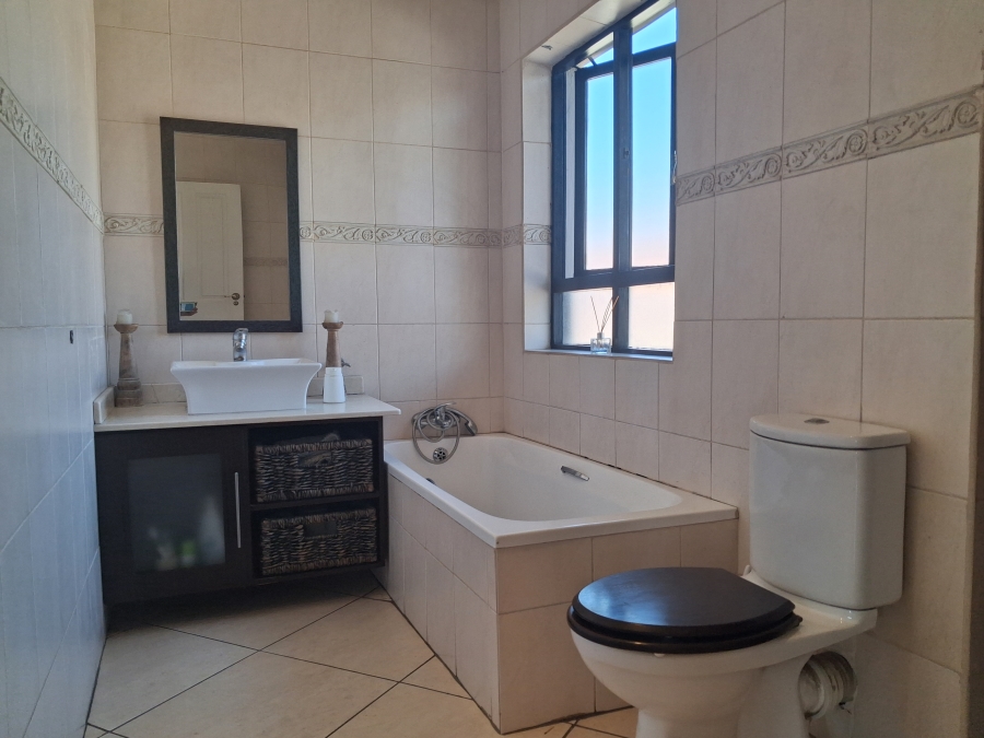 4 Bedroom Property for Sale in Greenstone Hill Gauteng