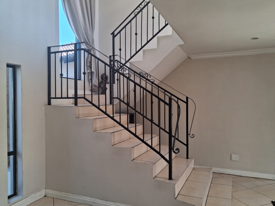 4 Bedroom Property for Sale in Greenstone Hill Gauteng