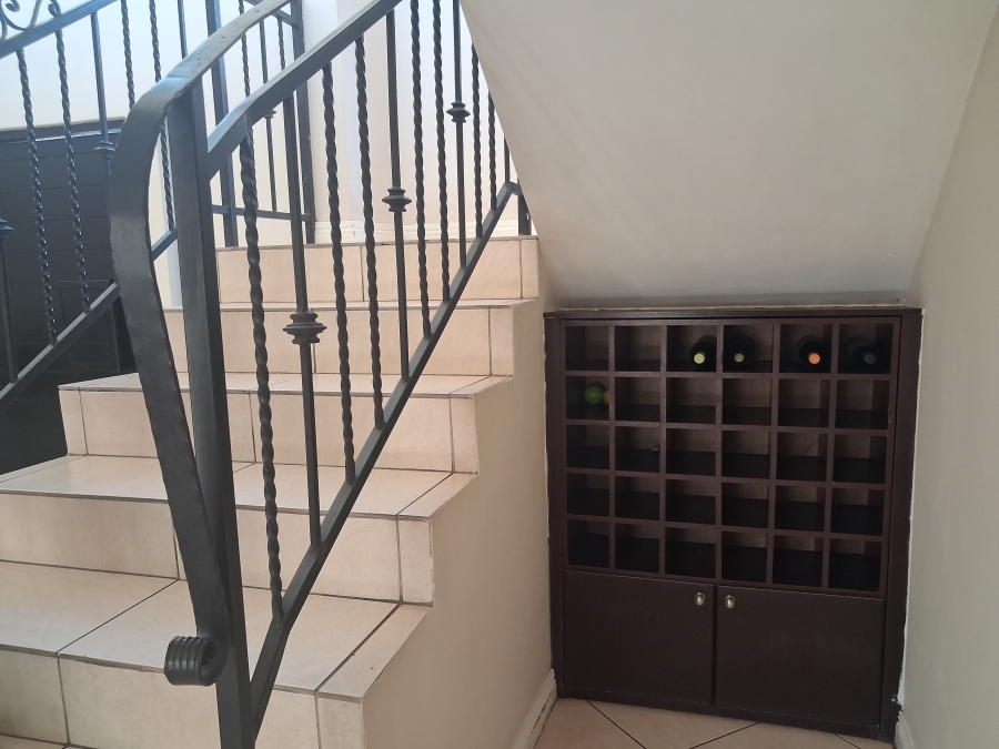 4 Bedroom Property for Sale in Greenstone Hill Gauteng