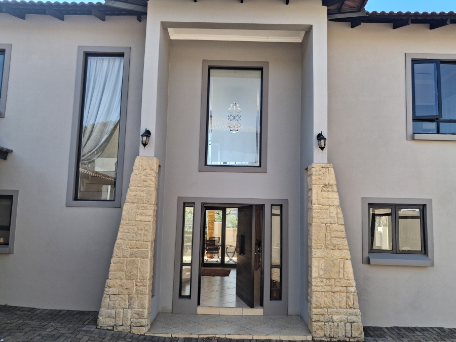 4 Bedroom Property for Sale in Greenstone Hill Gauteng