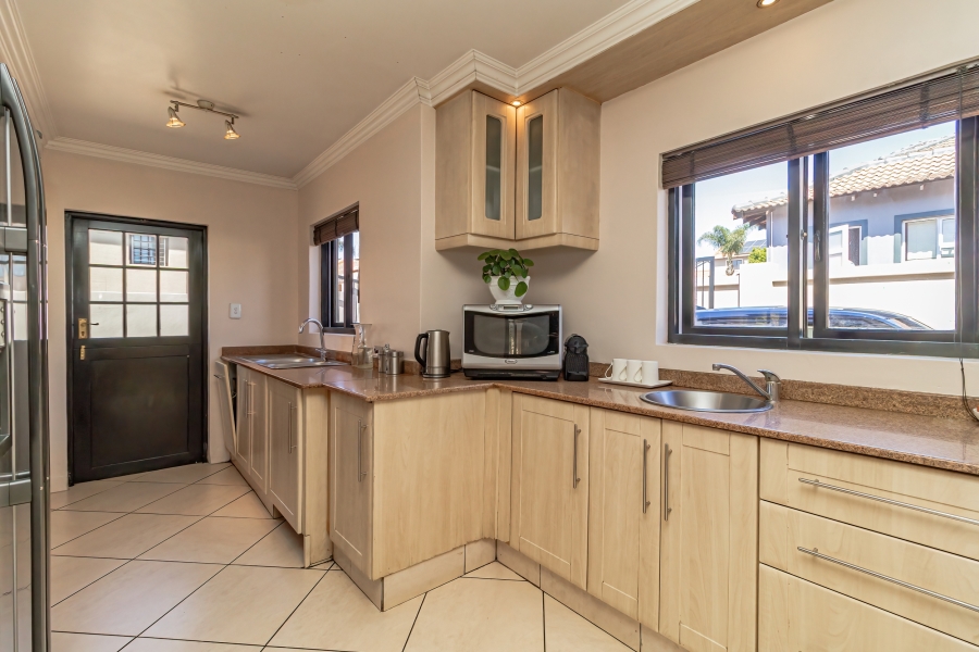 4 Bedroom Property for Sale in Greenstone Hill Gauteng