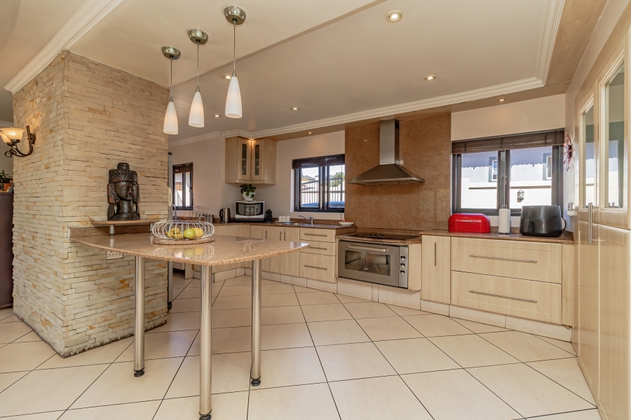 4 Bedroom Property for Sale in Greenstone Hill Gauteng