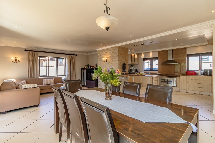 4 Bedroom Property for Sale in Greenstone Hill Gauteng