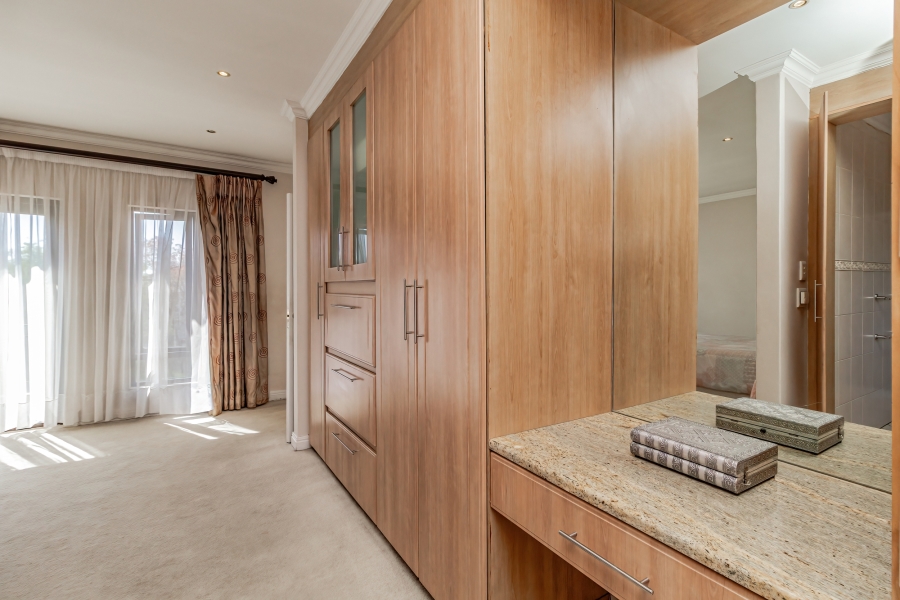4 Bedroom Property for Sale in Greenstone Hill Gauteng
