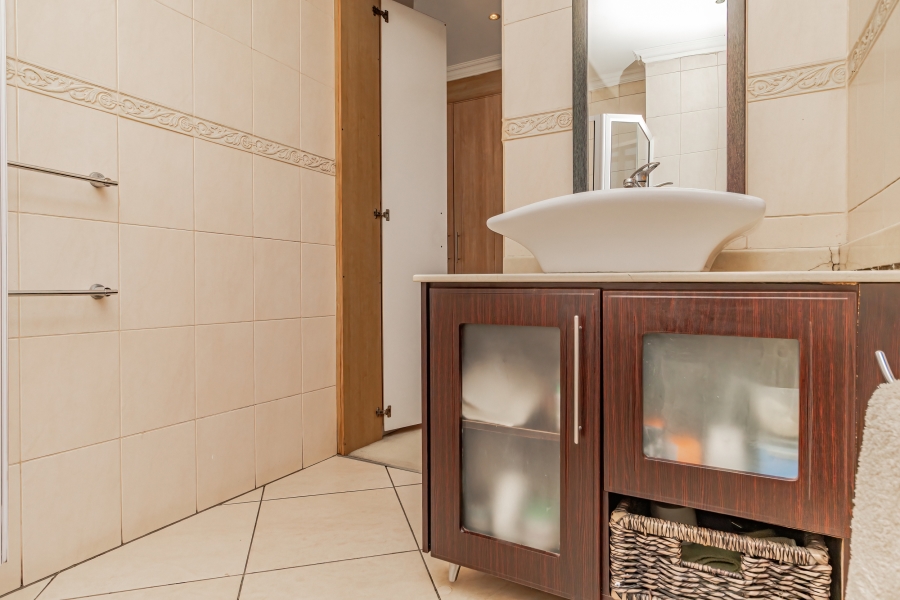 4 Bedroom Property for Sale in Greenstone Hill Gauteng