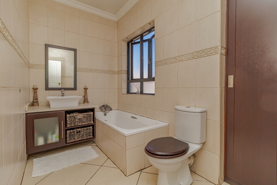 4 Bedroom Property for Sale in Greenstone Hill Gauteng