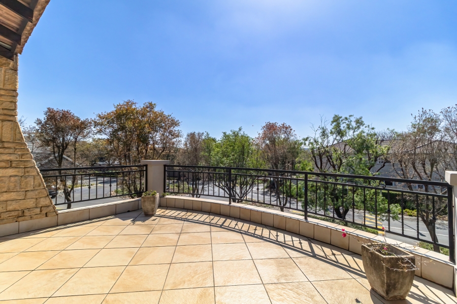 4 Bedroom Property for Sale in Greenstone Hill Gauteng