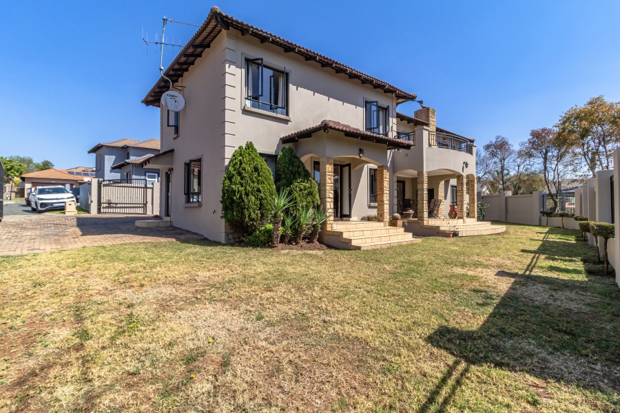 4 Bedroom Property for Sale in Greenstone Hill Gauteng