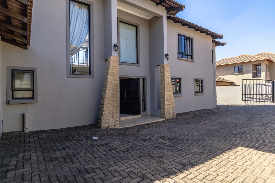 4 Bedroom Property for Sale in Greenstone Hill Gauteng