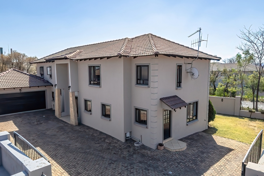 4 Bedroom Property for Sale in Greenstone Hill Gauteng