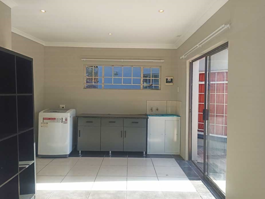 To Let 1 Bedroom Property for Rent in Corlett Gardens Gauteng