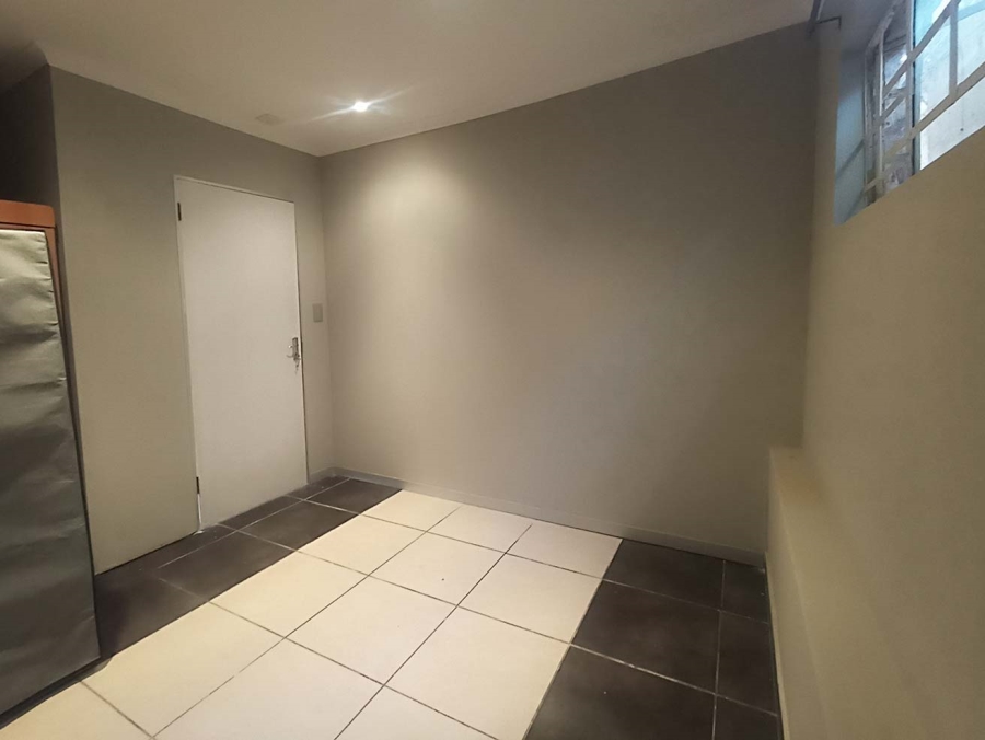 To Let 1 Bedroom Property for Rent in Corlett Gardens Gauteng
