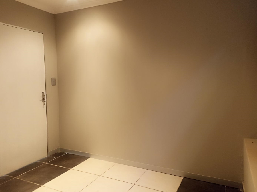 To Let 1 Bedroom Property for Rent in Corlett Gardens Gauteng