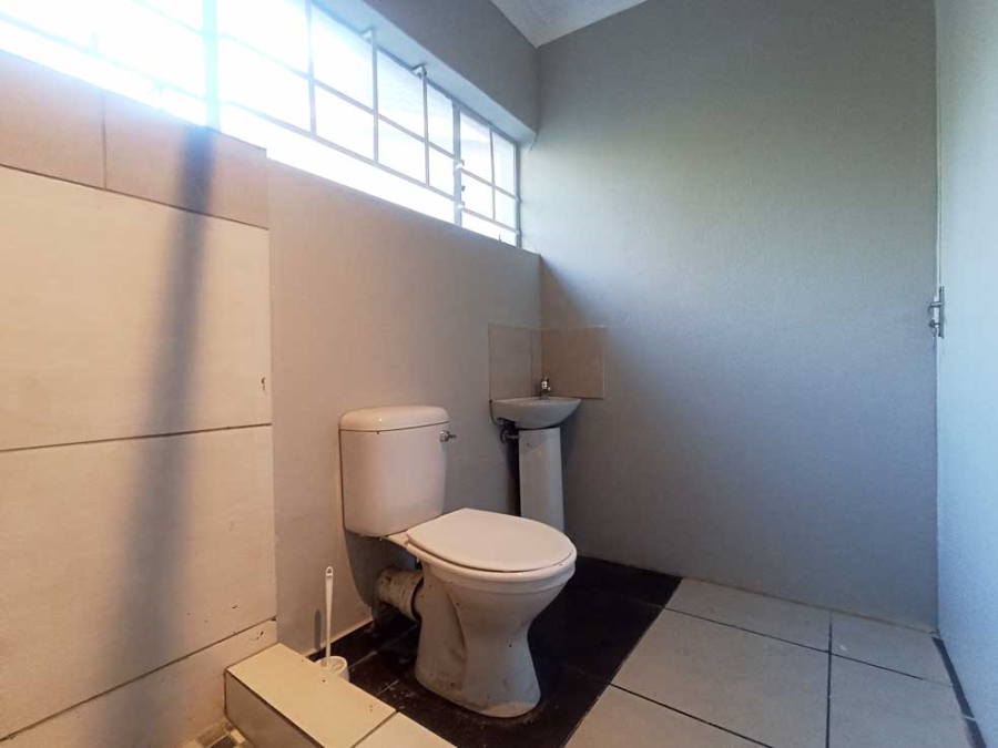To Let 1 Bedroom Property for Rent in Corlett Gardens Gauteng