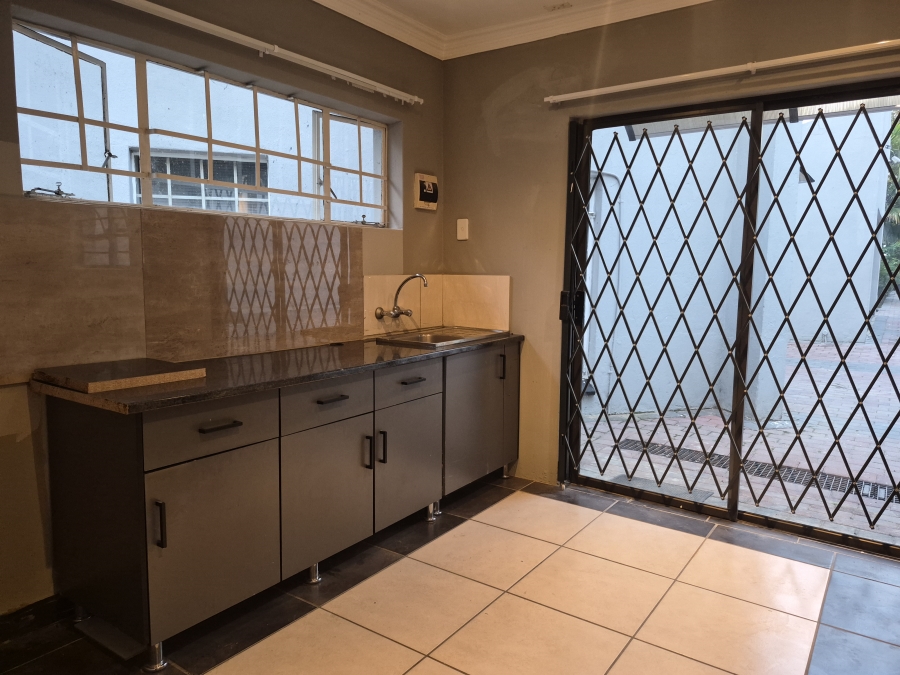 1 Bedroom Property for Sale in Corlett Gardens Gauteng
