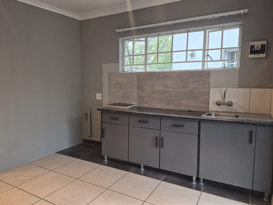 1 Bedroom Property for Sale in Corlett Gardens Gauteng