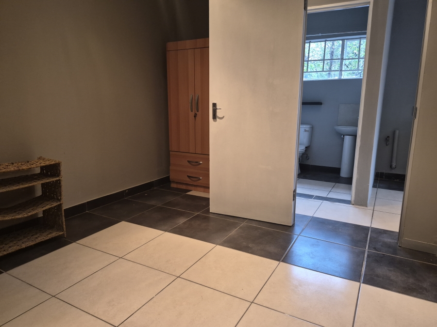 1 Bedroom Property for Sale in Corlett Gardens Gauteng
