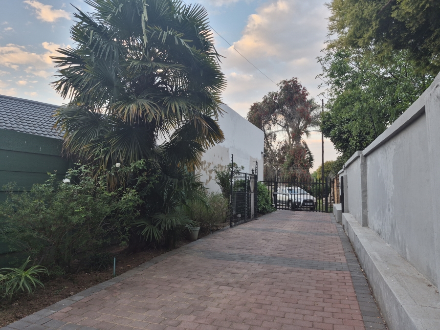 1 Bedroom Property for Sale in Corlett Gardens Gauteng