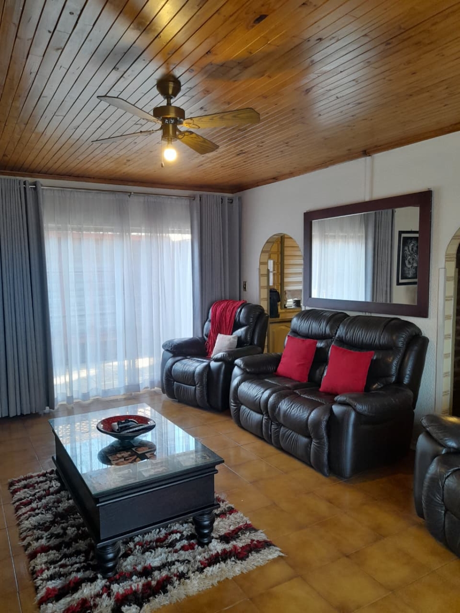 4 Bedroom Property for Sale in Petersfield Gauteng