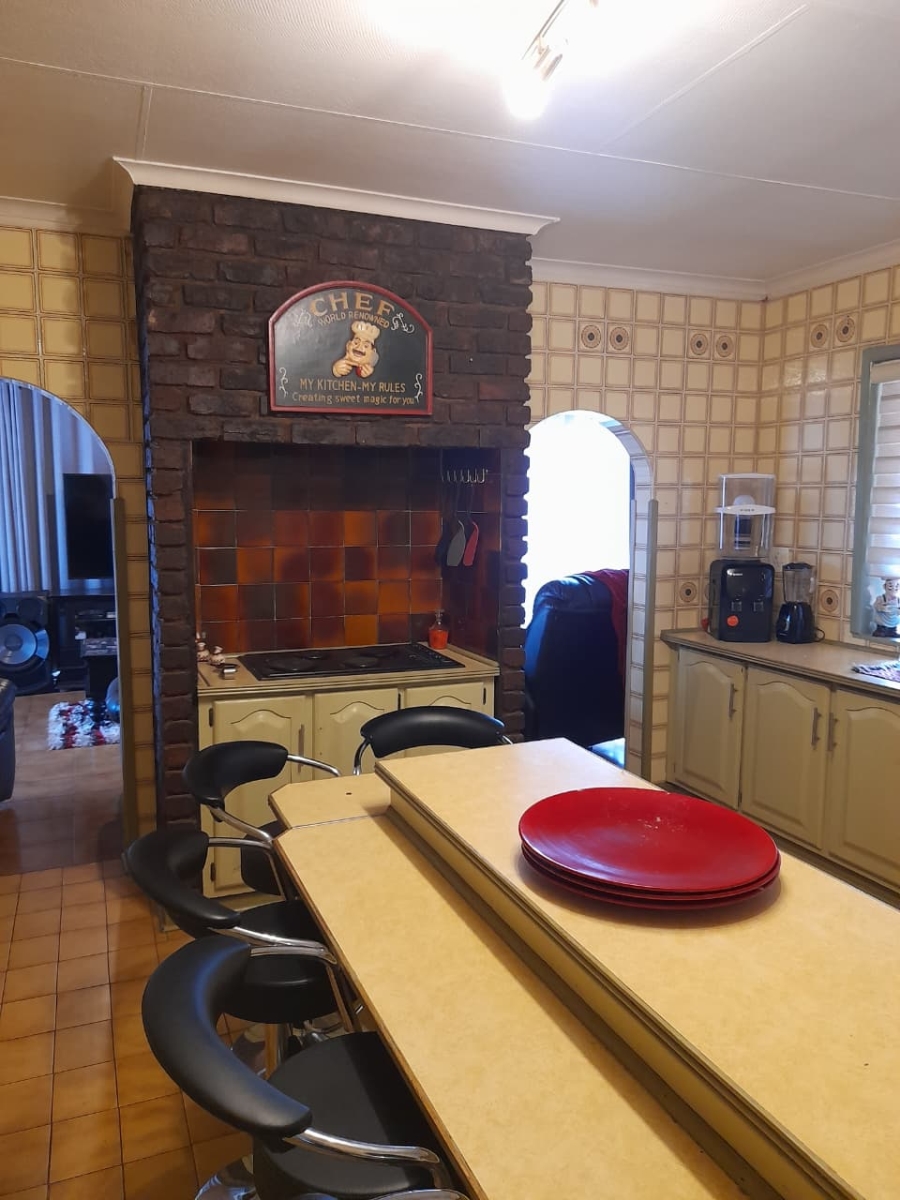 4 Bedroom Property for Sale in Petersfield Gauteng