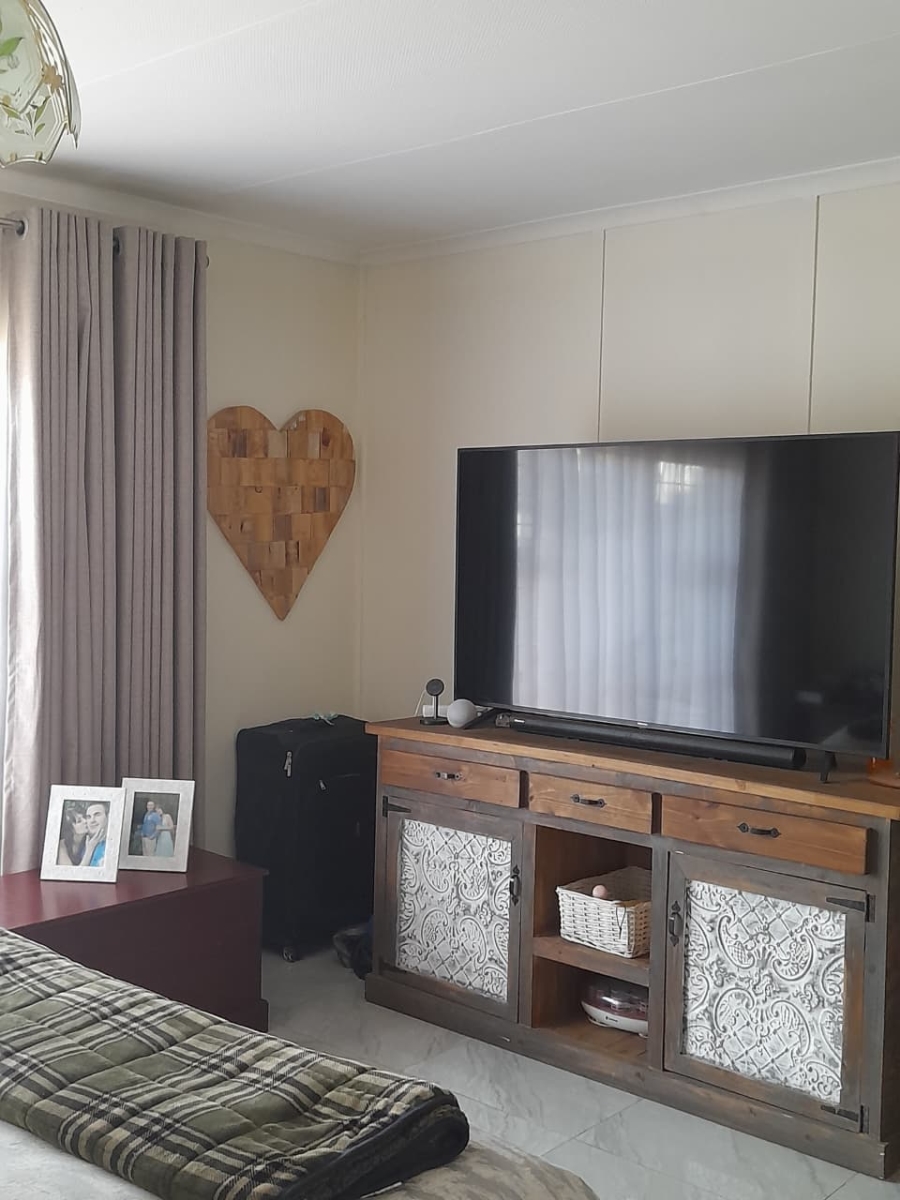 4 Bedroom Property for Sale in Petersfield Gauteng