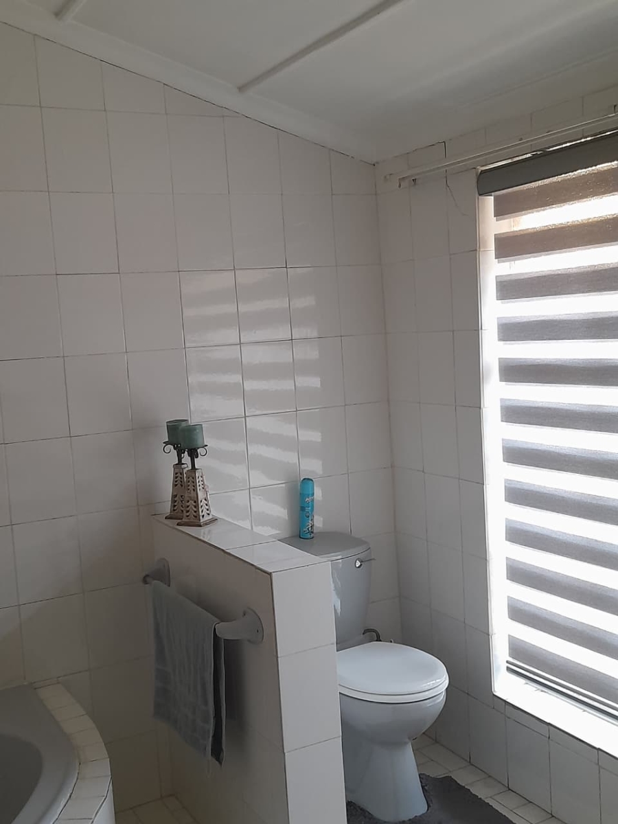 4 Bedroom Property for Sale in Petersfield Gauteng