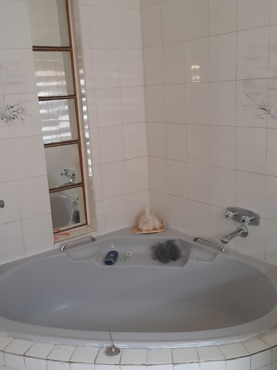 4 Bedroom Property for Sale in Petersfield Gauteng