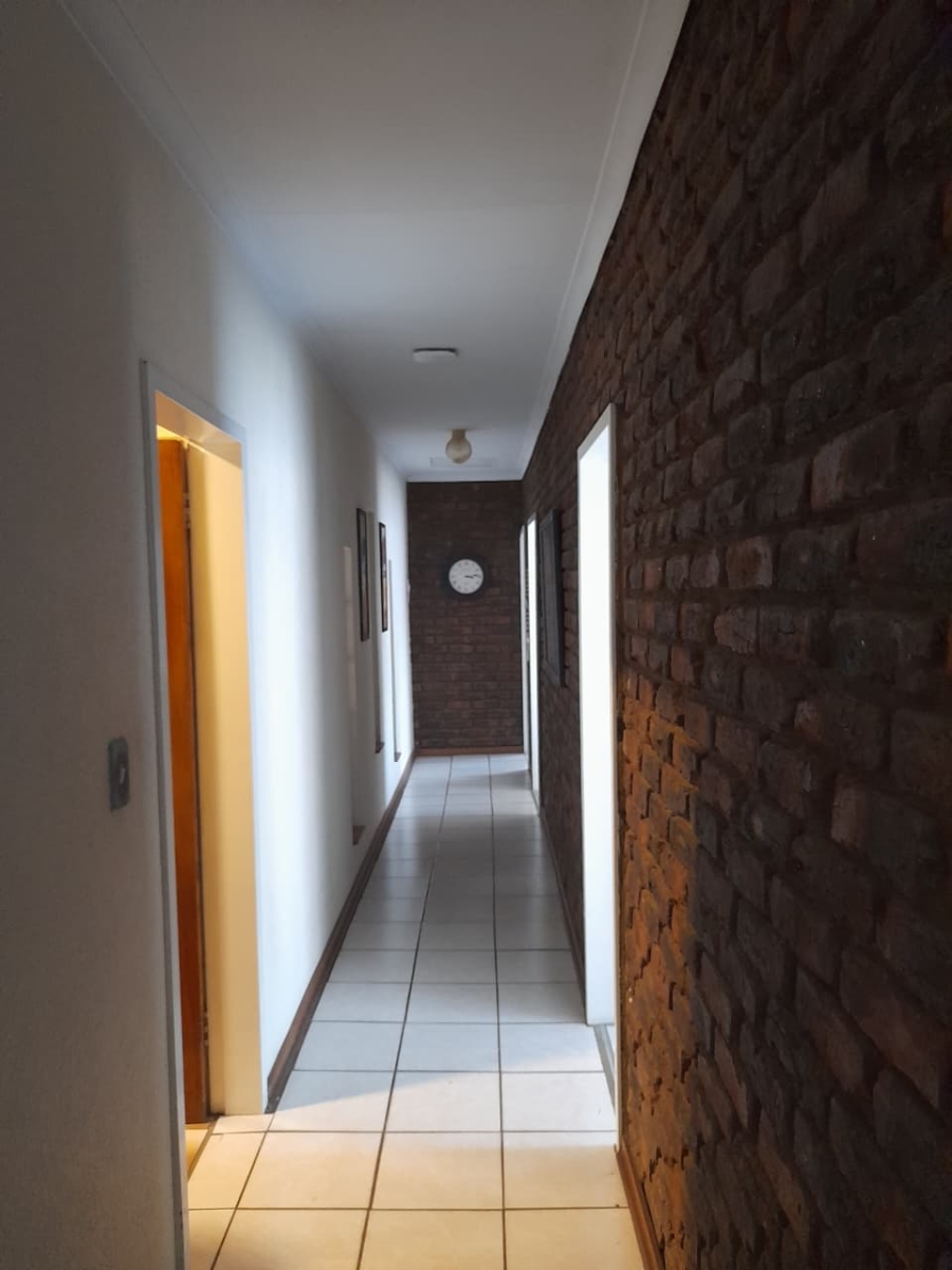4 Bedroom Property for Sale in Petersfield Gauteng