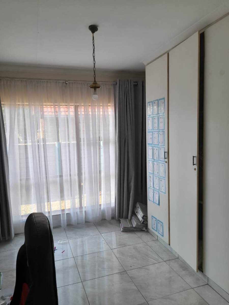 4 Bedroom Property for Sale in Petersfield Gauteng