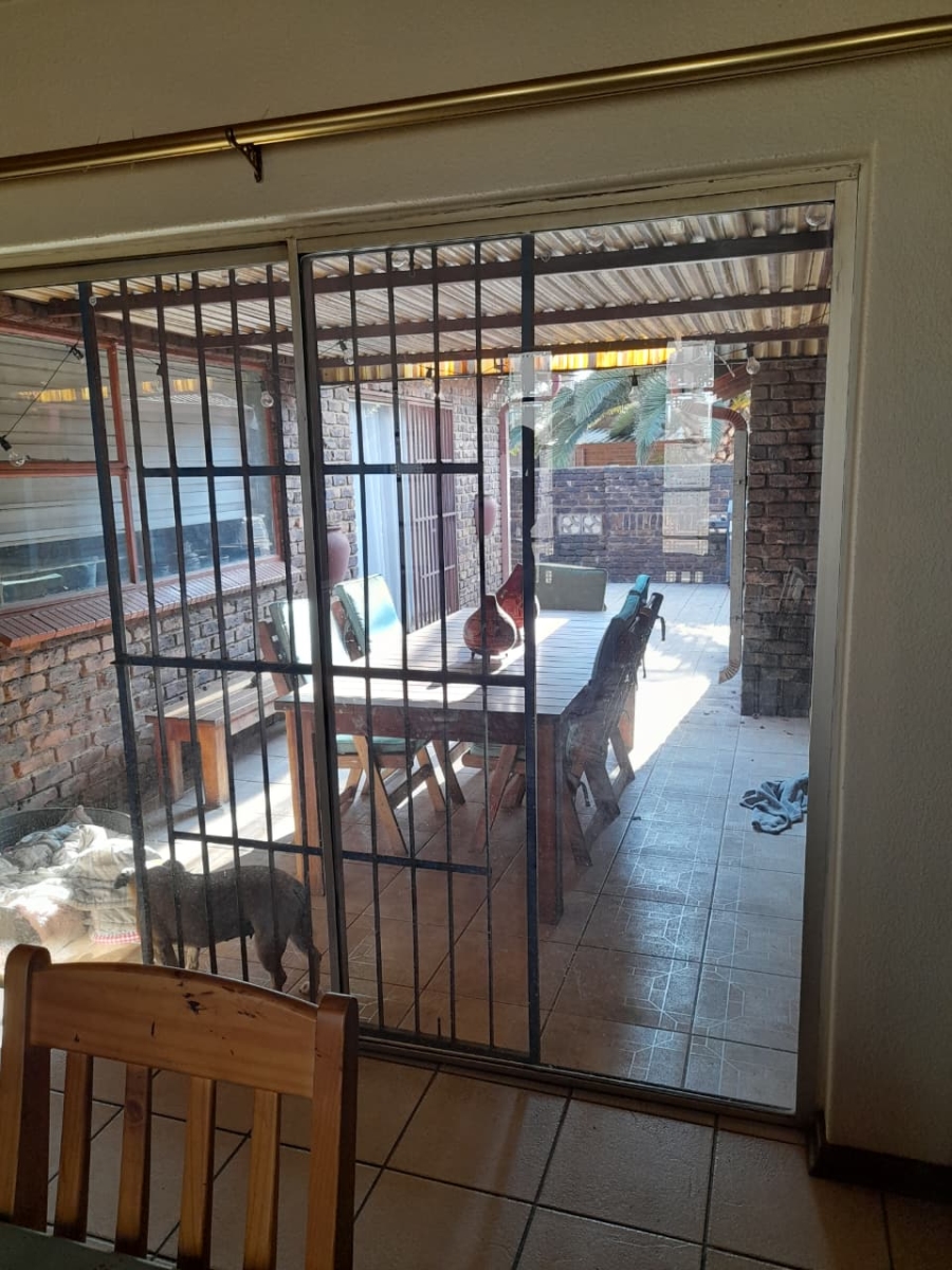 4 Bedroom Property for Sale in Petersfield Gauteng