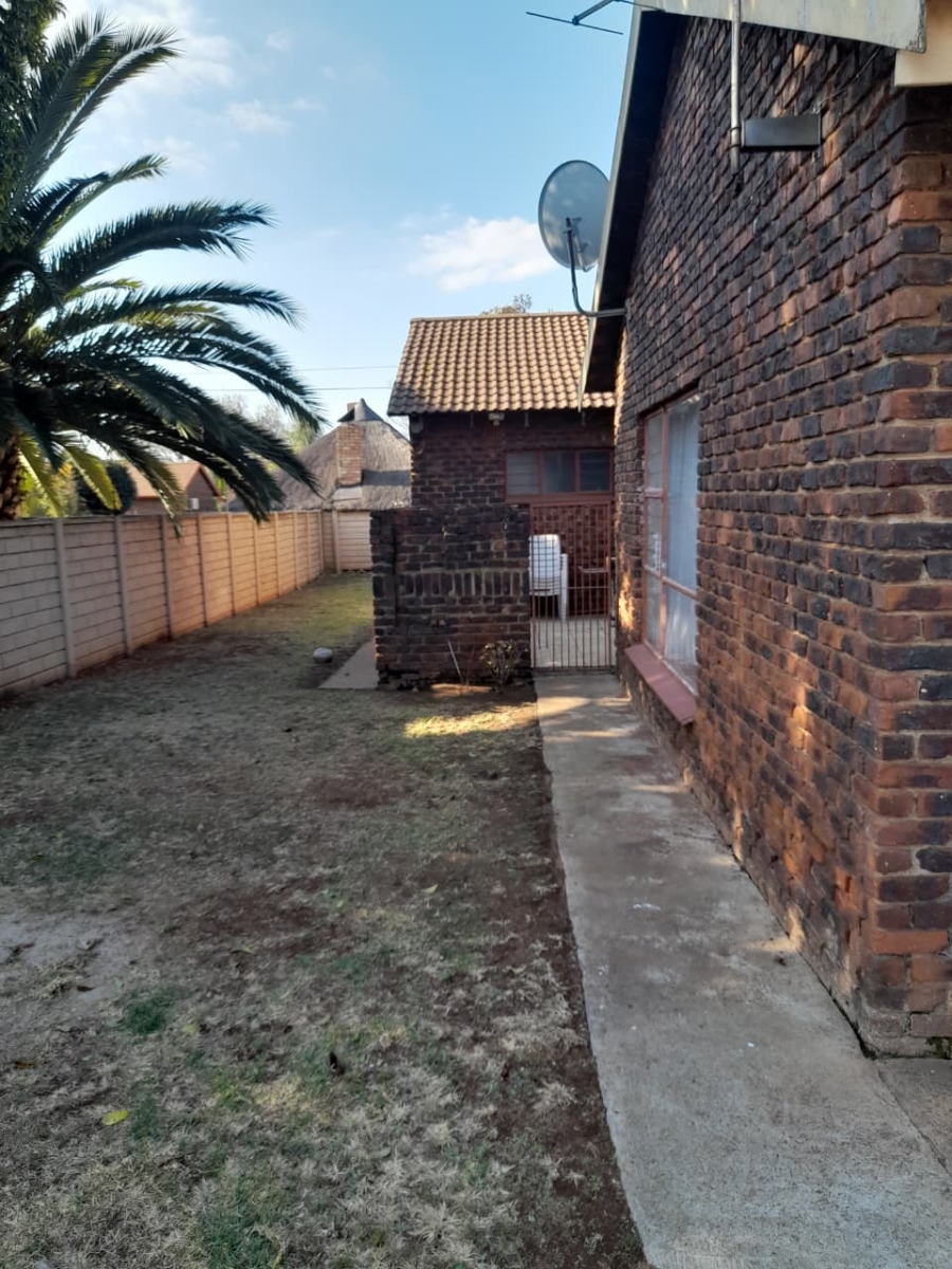 4 Bedroom Property for Sale in Petersfield Gauteng