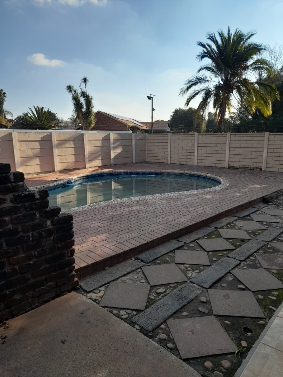 4 Bedroom Property for Sale in Petersfield Gauteng