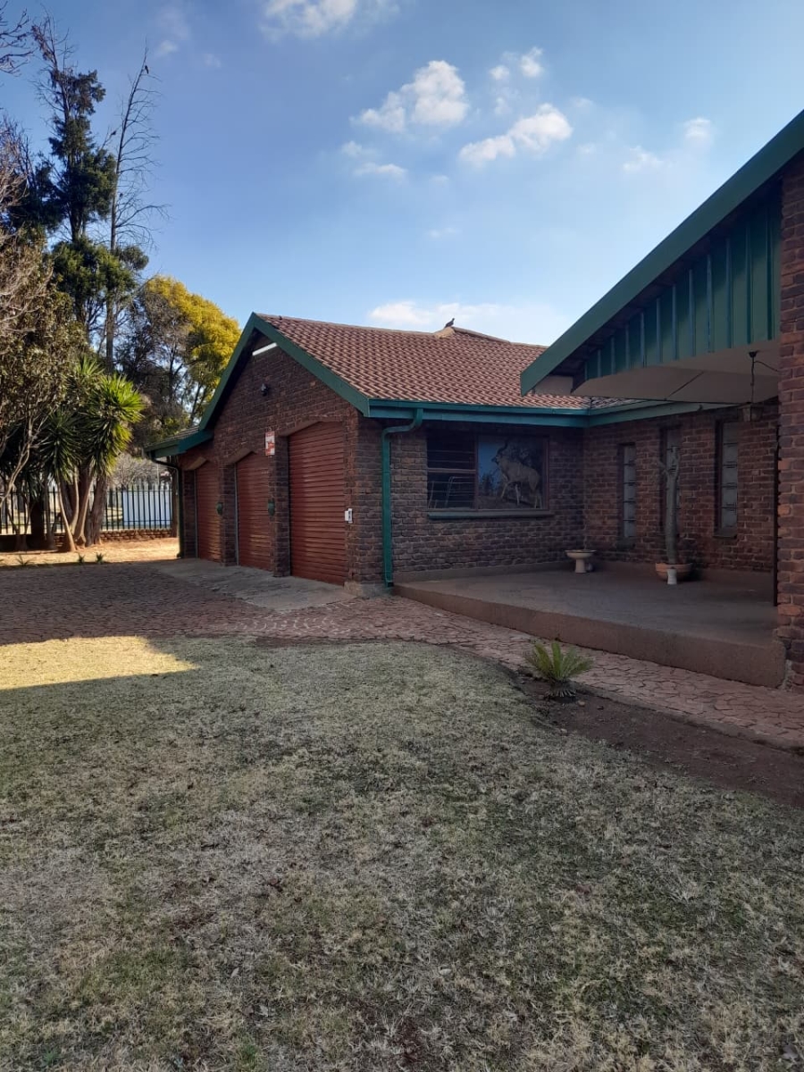 4 Bedroom Property for Sale in Petersfield Gauteng