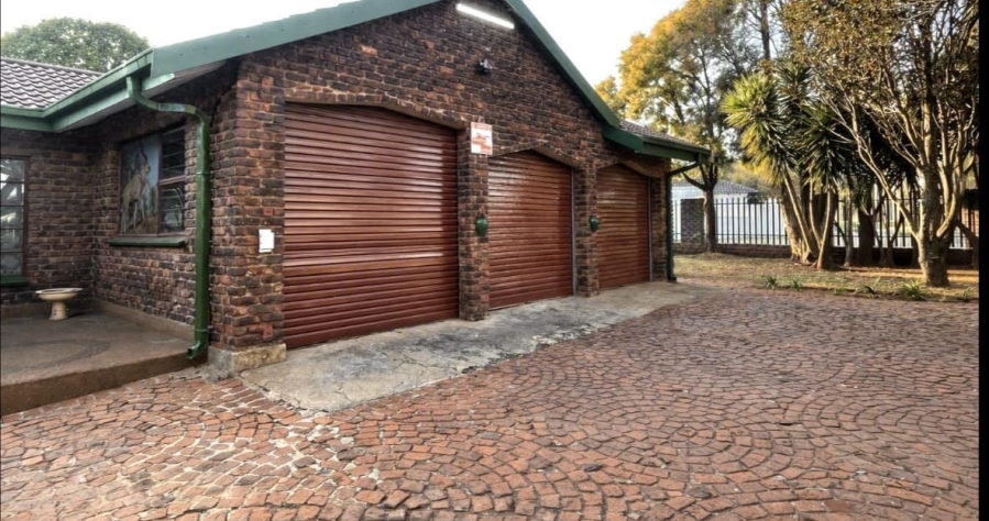 4 Bedroom Property for Sale in Petersfield Gauteng