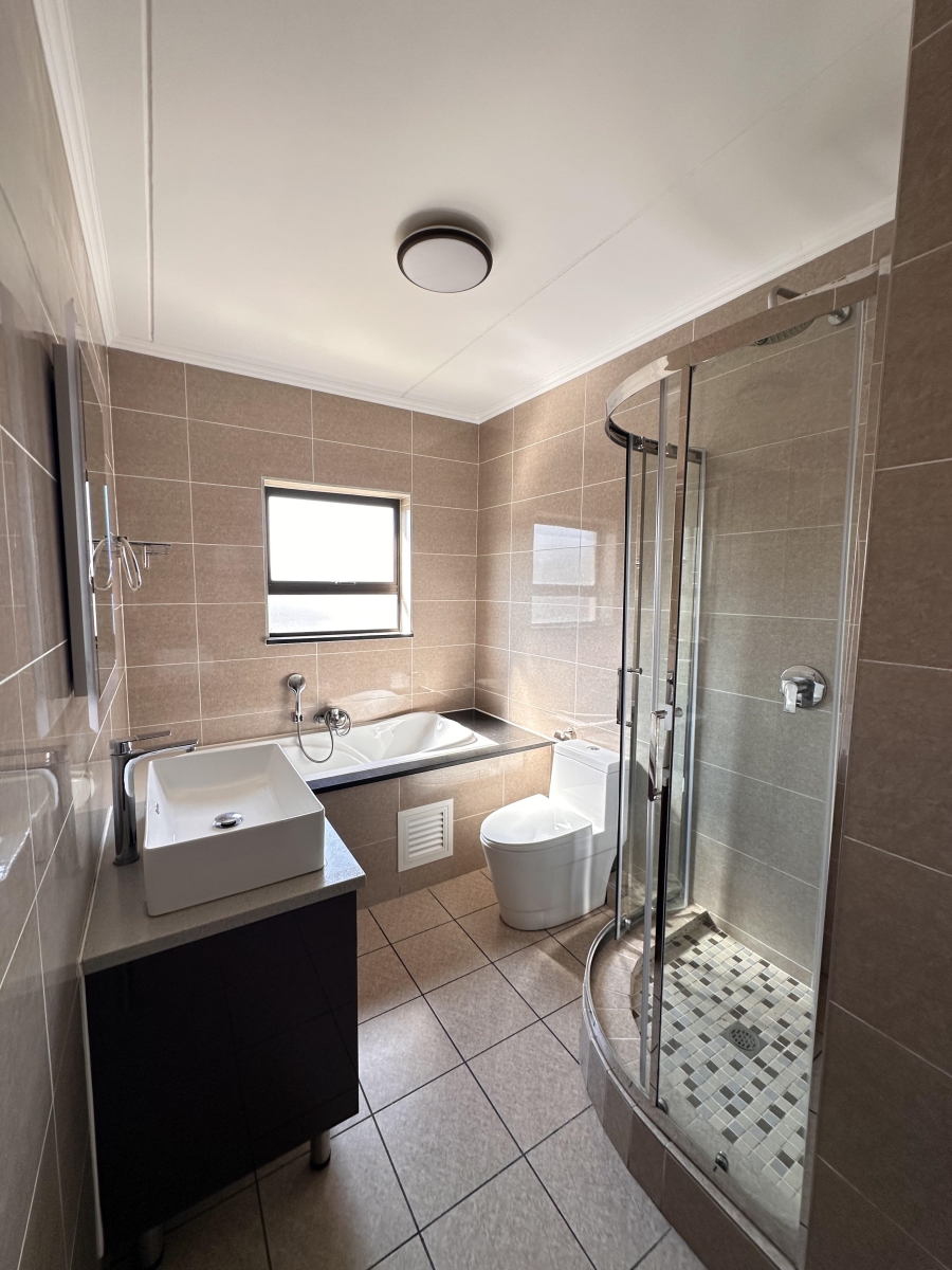To Let 2 Bedroom Property for Rent in Blue Hills Gauteng