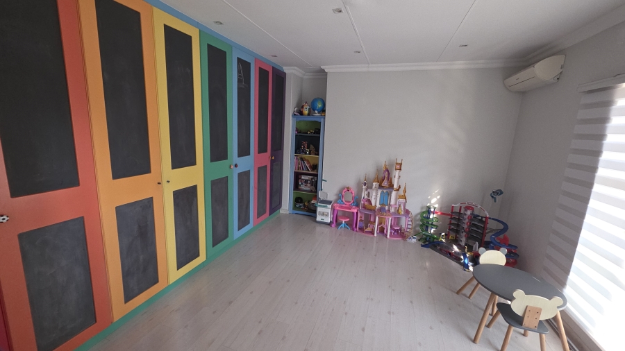 To Let 3 Bedroom Property for Rent in Eldopark Gauteng